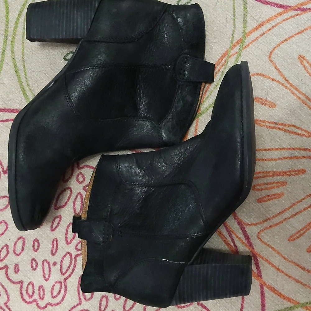 EUC Clarks by Indigo Heath Harrier Ankle Boots